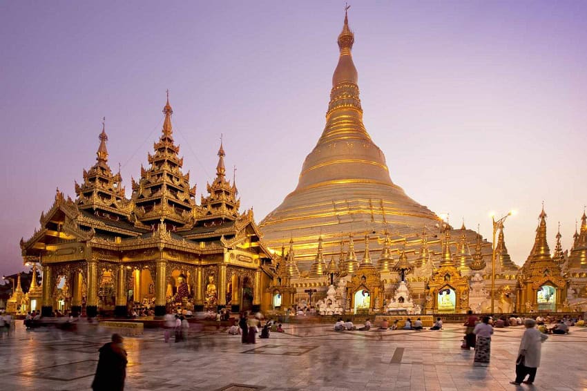 People watching the fascinating view of Grand Dragon Pagoda