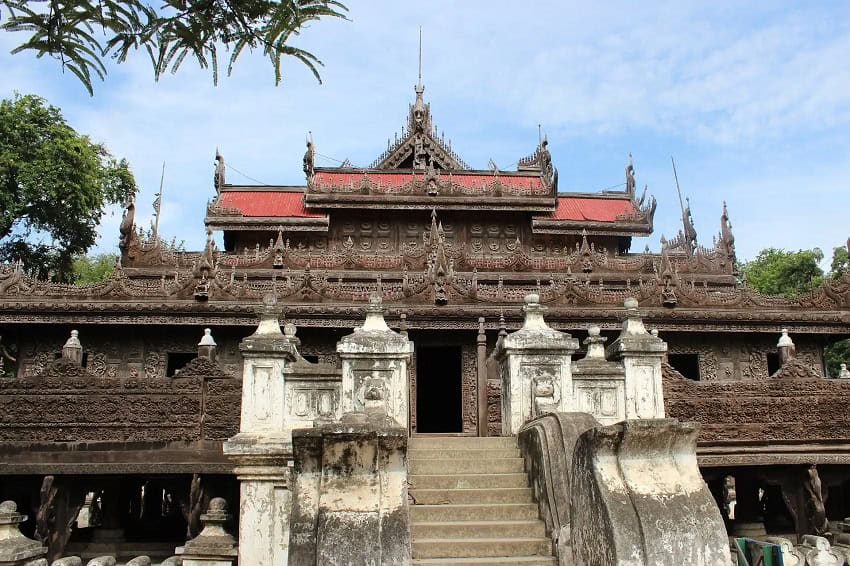 An impressive view of Shwenandaw Monastery