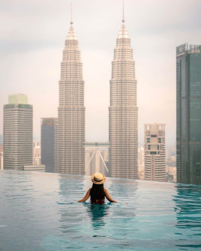 Infinity pool